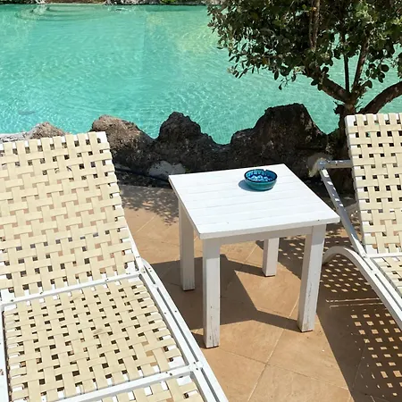 Olympus Theophilia סקוטינה