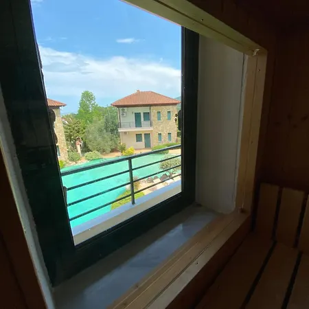 Olympus Theophilia סקוטינה